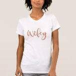 ウィフェイテラコッタスクリプトホワイトウォメンモダンズ Tシャツ<br><div class="desc">可愛くてトレンディーなTシャツ「ワイフィー」!パレ結婚ットの贈り物、シャワーギフト、誕生日またはバチェロレッテギフト！</div>