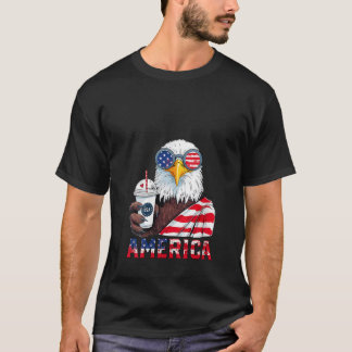 ウィメンズおもしろいハゲ・イーグル・コーヒー米州旗4日 Tシャツ