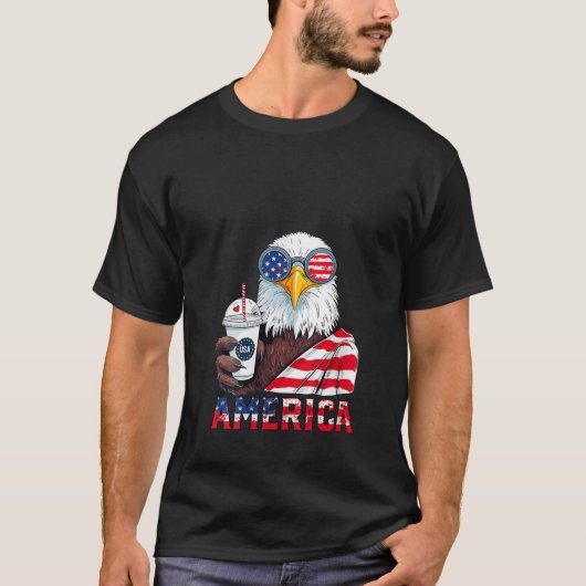 ウィメンズおもしろいハゲ・イーグル・コーヒー米州旗4日 Tシャツ (正面)