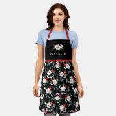 ウィメンズクリスマスフローラルパターンネームブラック エプロン (着用した状態)