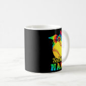 ウィメンズソフトボールナニ絞り染めソフトボール母ダ コーヒーマグカップ (正面右)