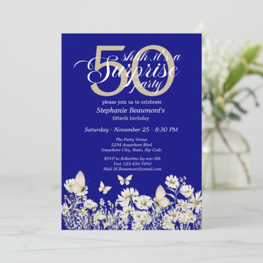 ウィメンズホワイトワイルドフラワーサプライズ50誕生日 招待状 (スタンド正面)