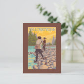 ウィメンフライフィッシング – イエローストーン国立公園 ポストカード (スタンド正面)