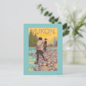 ウィメンフライフィッシング – ユーコン，アラスカ ポストカード (スタンド正面)