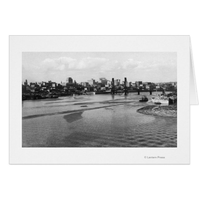 ウィラメット川からオレゴン州ポートランドのスカイライン (正面横)