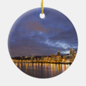 ウィラメット川に反射した都市照明 セラミックオーナメント (裏面)