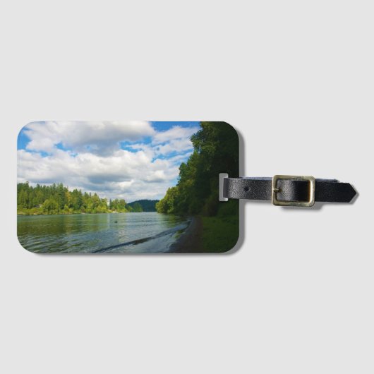 ウィラメット川の岸、または ラゲッジタグ (正面横)