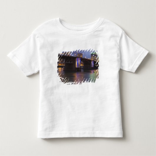 ウィラメット川を渡るモリソン橋 トドラーTシャツ (正面)