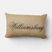 ウィリアムズバーグのバーラップの植民地スタイル ランバークッション (裏面)