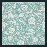 ウィリアムモリスグレープパターンティール（緑がかった色）ターコイズ ポスター<br><div class="desc">1800年代に多くのヴィンテージフローラ繊維デザインやフローラ壁紙デザインを製造したウィリアム・モリスのヴィンテージブドウつる植物壁紙デザインをベースにしたヴィンテージブドウ壁紙パターン。グレープパターンは彼の会社最高のの一つである。このヴィンテージグレープテキスタイルは、グラフィック詳細の複雑なブドウとブドウのスケッチである。ぶどう好きでワファッションドイン好きビクトリアンに最適な素敵な古い花の柄。</div>