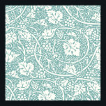 ウィリアムモリスグレープパターンティール（緑がかった色）ターコイズ ポスター<br><div class="desc">1800年代に多くのヴィンテージフローラ繊維デザインやフローラ壁紙デザインを製造したウィリアム・モリスのヴィンテージブドウつる植物壁紙デザインをベースにしたヴィンテージブドウ壁紙パターン。グレープパターンは彼の会社最高のの一つである。このヴィンテージグレープテキスタイルは、グラフィック詳細の複雑なブドウとブドウのスケッチである。ぶどう好きでワファッションドイン好きビクトリアンに最適な素敵な古い花の柄。</div>