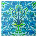 ウィリアムモリスヒヤシンスプリントスカイブルー タイル<br><div class="desc">ヴィンテージのウィリアム・モリスのパターンのセラミックのタイルは、ハイアシン葉ス、チューリップと深いの色合いで、のceruleanとコバルトブルー、海軍、黄色とライムグリーンにアクセント付き、パステルスカイブルーの背景</div>