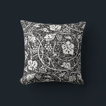 ウィリアムモリス白黒ブドウつる植物 クッション<br><div class="desc">1800年代に多くのヴィンテージフローラ繊維デザインやフローラ壁紙デザインを製造したウィリアム・モリスのヴィンテージブドウつる植物壁紙デザインをベースにしたヴィンテージブドウ壁紙パターン。グレープパターンは彼の会社最高のの一つである。このヴィンテージグレープテキスタイルは、グラフィック詳細の複雑なブドウとブドウのスケッチである。ぶどう好きでワファッションドイン好きビクトリアンに最適な素敵な古い花の柄。</div>