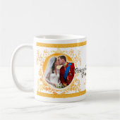 ウィリアム王子及びキャサリンの結婚式のキスのマグ コーヒーマグカップ (左)