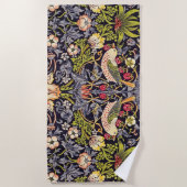 ウィリアム・モリスのいちごの盗人の花柄アールヌーボー ビーチタオル (正面)