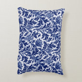 ウィリアム・モリスのアザミのダマスク織、コバルトブルー及び白 アクセントクッション (裏面(縦))