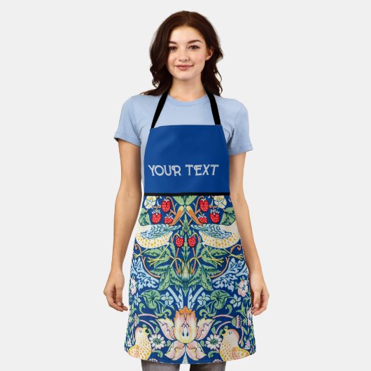 ウィリアム・モリスのプリント:イチゴ泥棒、ブルー エプロン (着用した状態)