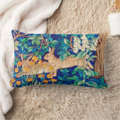 ウィリアム·モリス「ツー·ハレス」 -野生のウサギたち ランバークッション (ブランケット)