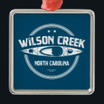 ウィルソン・クリーク・ノースカロライナ・カヤック メタルオーナメント<br><div class="desc">Wilson Creek North Carolinaはカロレーのピーク付近に位置し、23マイルにわたって伸びた水系を持ち、John's Riverと合流する。</div>