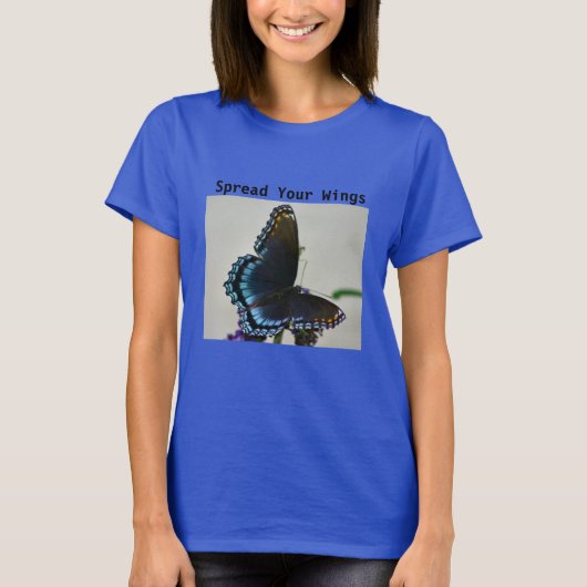 ウィングスのTシャツを広げる Tシャツ (正面)