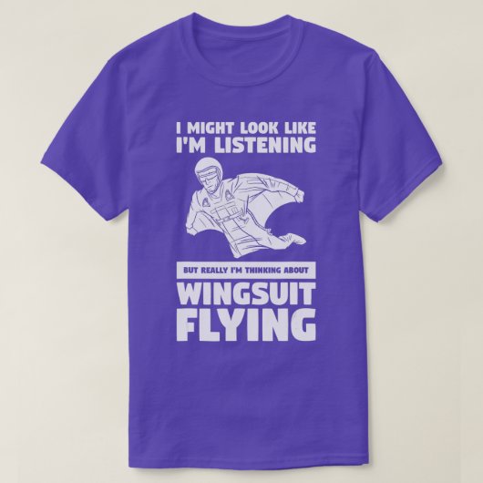 ウィングスーツの空聞に見えるかも飛んでいるしれない Tシャツ (デザイン正面)