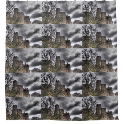 ウィンザー城の古い古代の神秘的な石の構築 シャワーカーテン (正面)