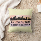 ウィンストンサレムシティスカイライン緯度と経度 クッション (ブランケット)