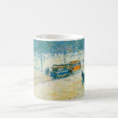 ウィンターインユニオンスクエアby Frederick Childe Hasssam コーヒーマグカップ (中央)