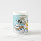 ウィンターウッドランドフレンズ – キツネヘッジホッグイラストレーション ボーンチャイナマグカップ (正面)