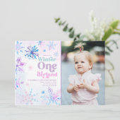 ウィンターオンダーランドスノーフレークスガールファースト誕生日 招待状 (スタンド正面)