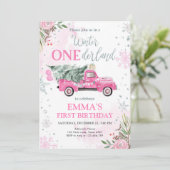 ウィンターオンダーランドピンクトラックガールファースト誕生日 招待状 (スタンド正面)