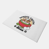 ウィンターココアブリス – 可愛い犬inマグカップデザイン ドアマット (アングル)