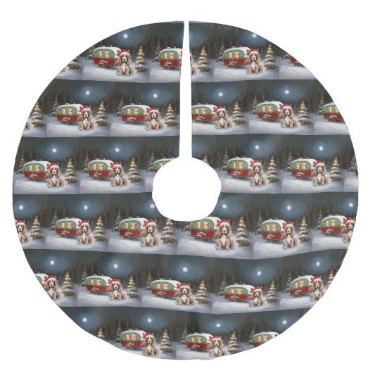 ウィンターコッカースパニエル犬キャラバンクリスマスアドベンチャー ブラッシュドポリエステルツリースカート (正面)