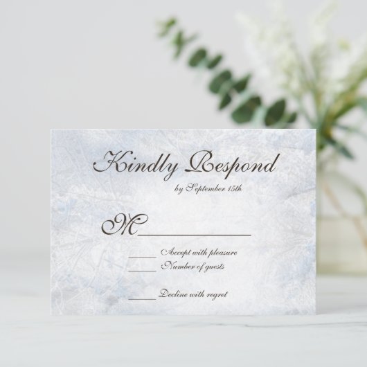 ウィンタースノー迷彩柄エレガントなウェディングRSVPカード 出欠カード (スタンド正面)