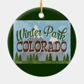 ウィンターパークコロラドおもしろいレトロスノーウィーマウンテンズ セラミックオーナメント (裏面)