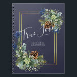 ウィンターブルーティスルユーカリ結婚スワンダーランド ノートブック<br><div class="desc">青いThistles、松のコーン、ユーカリ葉ス、冬のワンダーランドのテーマのアイテム結婚、招待状を含む大規模なコレクションの一部rsvpのブライダルパーティギフトなどの日付を保存する。クリスマスまたは冬の結婚式の計画ガイドのテーマアイディアと詳細については、weddingdesignchic.comを参照して。</div>
