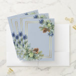 ウィンターブルーティスルユーカリ結婚スワンダーランド ポケットフォルダー<br><div class="desc">青いThistles、松のコーン、ユーカリ葉ス、冬のワンダーランドのテーマのアイテム結婚、招待状を含む大規模なコレクションの一部rsvpのブライダルパーティギフトなどの日付を保存する。クリスマスまたは冬の結婚式の計画ガイドのテーマアイディアと詳細については、weddingdesignchic.comを参照して。</div>