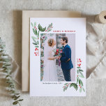 ウィンターベリーとホリ結婚ーのクリスマスフォト シーズンカード<br><div class="desc">お祝客様の初めてのクリスマスは結婚した、水の色のホリーとウインターベリーを搭載した私たちのカスタマイズ可能な写真の結婚クリスマスカードとカップルとして。ホリエレガントーの美しいとウインターベリーの繊細な水彩効果を組み合わせ離れて、新婚に最適なフェスティバルでありながらロマンチックな外観を作り出すホリデーカードのデザイン。あなたの写真と心からのメッセージを添えお気に入りのて結婚、あなたの最も暖かい休日の願いを送信し、友人や家族との喜びを共有あなたの植物性クリスマスカードをパーソナライズしなさい。お初めてのクリスマスを作るカップル結婚した特別な特別な特別な私たちの水色クリスマスカード。共有の魔法とホリデーシーズンの暖かさを組み合わせた美しいデザインのカードで愛と喜びを結婚。</div>