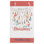 ウィンターホリデーズクリスマス魔法名前をカスタムする スモールペーパーバッグ (裏面)