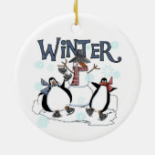 ウィンターホリデーズ雪だるまペンギンズアイススケートで滑る セラミックオーナメント (裏面)