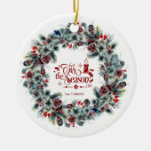 ウィンターホリデーリースティスザシーズンモノグラム セラミックオーナメント (正面)