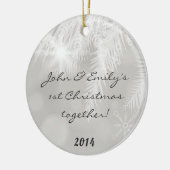ウィンターホワイトパインニードルパーソナライズされたネームオーナメント セラミックオーナメント (左)