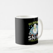 ウィンターランナーランニング- Snow Muchおもしろい コーヒーマグカップ (正面右)