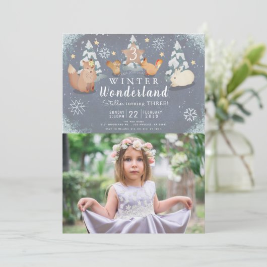 ウィンターワンダーランドウッドランドアニマルズ写真誕生日 招待状 (スタンド正面)