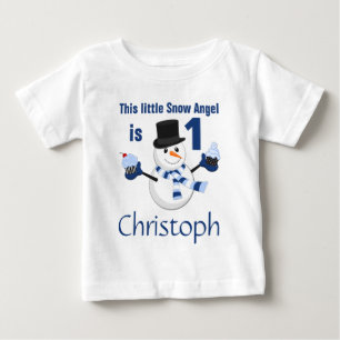ウィンターワンダーランド雪だるまファースト誕生日 ベビーTシャツ
