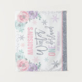 ウィンター ワンダーランド ピンク 1歳の誕生日飾り タペストリー (正面)