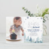 ウィンター ワンダーランド ブルーボーイ 1歳の誕生日 フォト 招待状 (スタンド正面)
