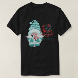 ウィンタ―ワンダーランドを歩くノーム クリスマス Tシャツ
