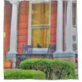 ウィンドウ内の猫 シャワーカーテン (正面)