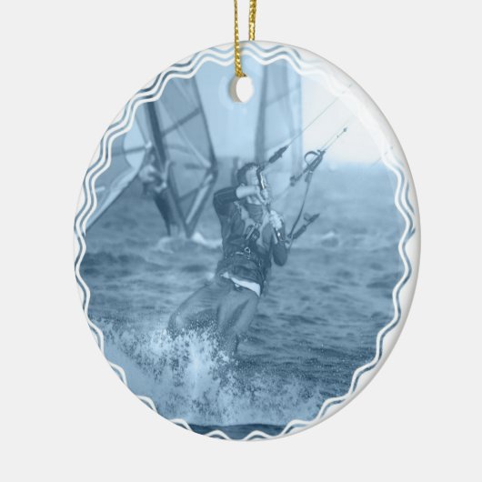 ウィンドサーファーのオーナメントとのKiteboarders セラミックオーナメント (左)